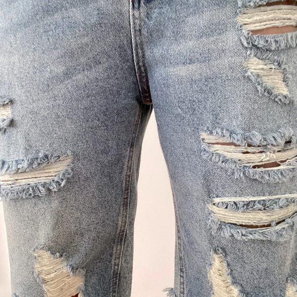 Pitaya Signature Distressed Jean Walking Shorts Large - Picture 2 of 7